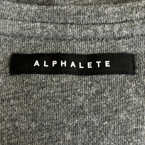 Alphalete Distressed Long Sleeve Crop Top in Gray - Size XS - Picture 4 of 7